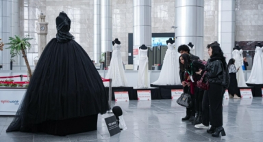 Kadına yönelik şiddete siyah gelinlikle dikkat çektiler