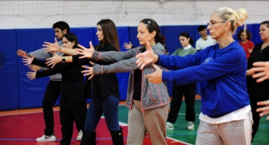 Karşıyakalı kadınlar temel savunma taktiklerini öğrendi