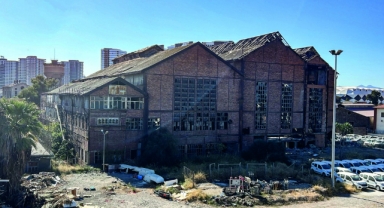 Konak’ta gündem Tarihi Elektrik Fabrikası: İmar planı değişikliğine ret!