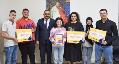 Menemen'in başarılı gençleri, ödüllerini aldı 