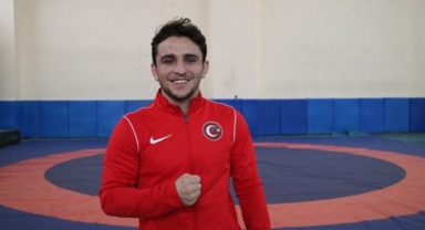 Milli güreşçi Ahmet Duman'dan, gümüş madalya