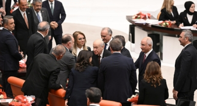 Son anket sonuçları belli oldu: Devlet Bahçeli'nin DEM Partililerle tokalaşması halka nasıl yansıdı?