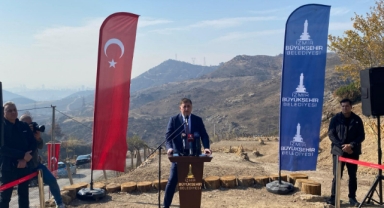 Tugay’dan hükümete sert tepki: “Siz önce belediyelerin sırtından inin” 