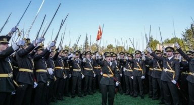 AK Parti'de teğmenler krizi