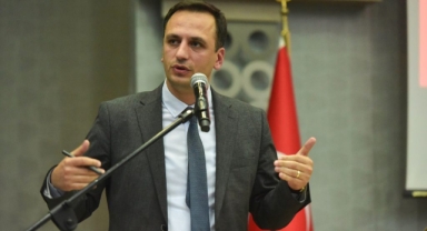 Başkan Eşki'den 'ÇEDES' tepkisi: Okulların manevi danışmana değil temizliğe ihtiyacı var