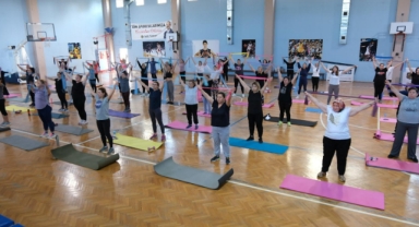 Menemenli kadınlar, ücretsiz plates kursunda buluştu