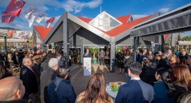 Başkan Tugay, 'Gastro Pub' açılışında konuştu: İzmir'e güvenin ve inanın