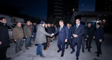 Başkan Tugay şantiyede Büyükşehir Belediyesi emekçileriyle buluştu: “Namusumuzla, bütün gayretimizle İzmir için çalışmaya devam edeceğiz”