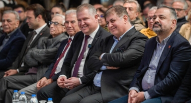 Başkan Tugay, Urla Zeytin ve Sanat Festivali'nde İzmirlilere seslendi: İzmir’i layıkıyla temsil etmeye devam edeceğiz