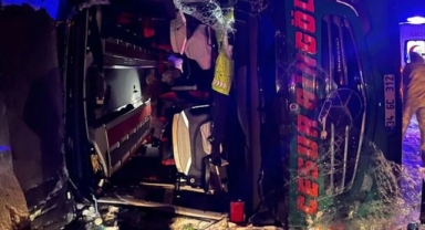 Bingöl'de otobüs devrildi: İki kişi öldü, 16 kişi yaralandı!
