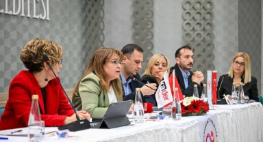 Bornova Belediyesi’nden kadın haklarına duyarlı panel