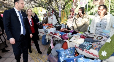 Bornova’da yılbaşı ruhu el emeği ürünlerle canlanıyor