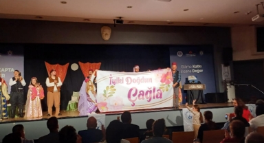 Çağdaş İzmir Derneği Tiyatro Topluluğu, SMA'lı Çağla gülsün diye sahnede! 