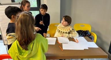 Çocuklar sandık başında: İzmir Çocuk Meclisi’nde seçim heyecanı