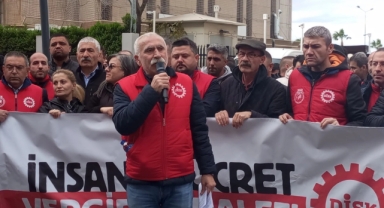 DİSK, 'asgari ücret' için sokaktaydı: Vergide adalet olmadan, gelirde adalet olmaz