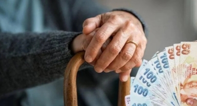 Emekli maaşı için dikkat çeken 2 tahmin!