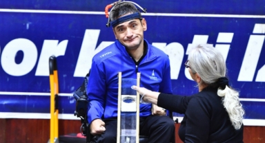 Engelleri bir bir aştı, kendi 'Evren'ini yarattı