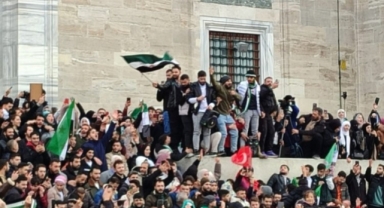 Esad'ın düşüşü Fatih Camii'nde kutlandı
