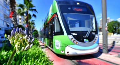 ESHOT ilave seferlerle destek veriyor: Elektrik arızaları tramvay seferlerini aksattı