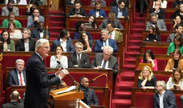 Fransa'da Başbakan Barnier' güven oyu alamadı: Hükümet düştü!