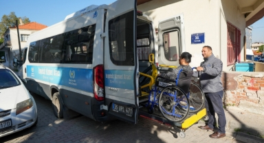 Gaziemir Belediyesi’nden engelli ve hasta bireylere ulaşım desteği