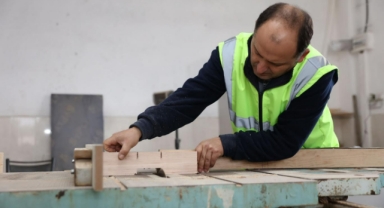 Güzelbahçe Belediyesi, kent mobilyaları üretimine devam ediyor
