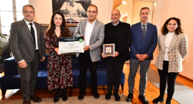 İzmir Büyükşehir Belediyesi’ne “En İyi 100 Hikaye Ödülü” sertifikası verildi