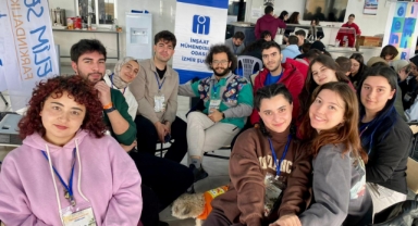 İzmirli gençler “fark edil-fark ettir” diyerek buluştu