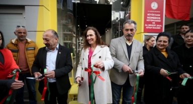 Karşıyaka’da Dükkan 35 ½ açıldı: Karşıyaka’nın simgeleri hediyelik eşyalara dönüşüyor 