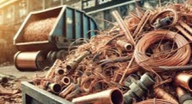 Karşıyaka'da geçimini varillerden topluyor