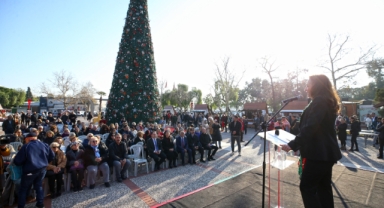 Karşıyaka’da ‘Yeni Yıl Pazarı’na coşkulu açılış