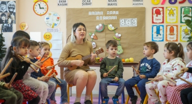 Konak’ta ‘Mutlu Çocuklar Oyun Evleri’ ile çocuklar da anneler de mutlu