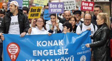 Konak’tan Engelliler Günü’nde farkındalık yürüyüşü