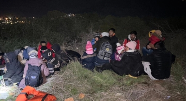 Kuşadası'nda 'kaçak göçmen' operasyonu: 23 kaçak ve organizatör yakalandı 