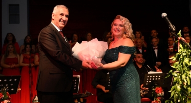 Manisa Büyükşehir Belediyesi Türk sanat müziği korosu yeni yılı şarkılarla karşıladı!