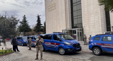 Manisa'da iki aile, bıçak ve sopalarla birbirine girdi: 12 kişi gözaltına alındı!