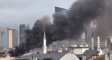 Mecidiyeköy'de yangın paniği: İşçiler mahsur kaldı!