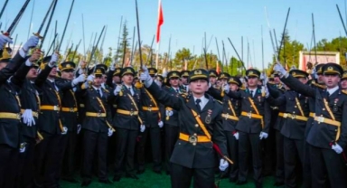 Melis'te ihraç protestosu: CHP'li vekiller, teğmenler için ses yükseltti