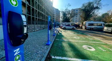 Narlıdere'de elektrikli araç şarj istasyonları devrede