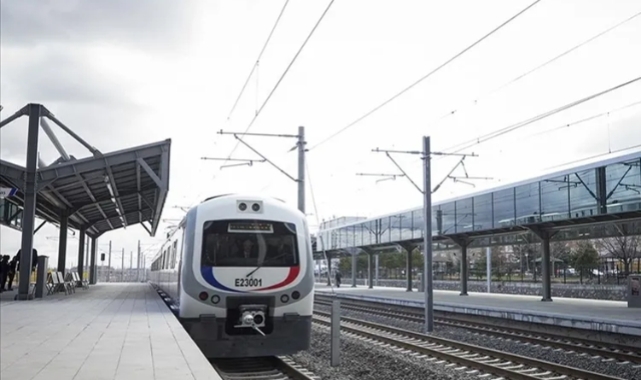 İzmir'de bir şahıs, İZBAN raylarına atlayarak intihar etti!