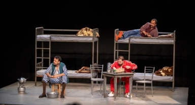 Şehir Tiyatroları'nın 'Çok Tuhaf Soruşturma' oyununa büyük ilgi 