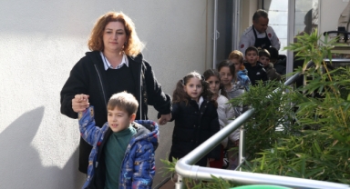 Başkan Ünsal ve anaokulu öğrencileri deprem tatbikatında!