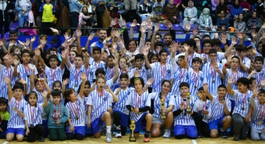 Karabağlar Belediyesi’nden 850 spor okulu öğrencisiyle coşkulu sömestr şenliği