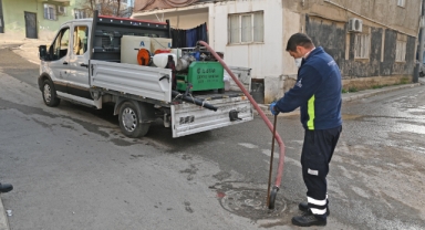 Karabağlar’da yaz için 58 mahallede erken dönem sinek ve böcekle mücadele başladı!