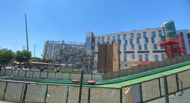 Acıbadem Hastanesi, Çiğli'de çocukların oyun alanını ele geçiriyor!