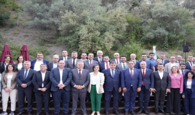 Kritik dava öncesi belediye başkanlarından Özel'e destek: Karanlığa teslim olmayacağız