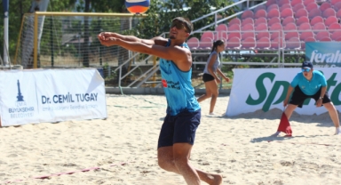Plaj voleybolunun kalbi İzmir’de attı