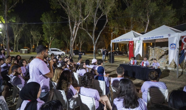 Gençler sordu Başkan Tugay yanıtladı: Belediyeler kuru siyaset yapılan yerler değil