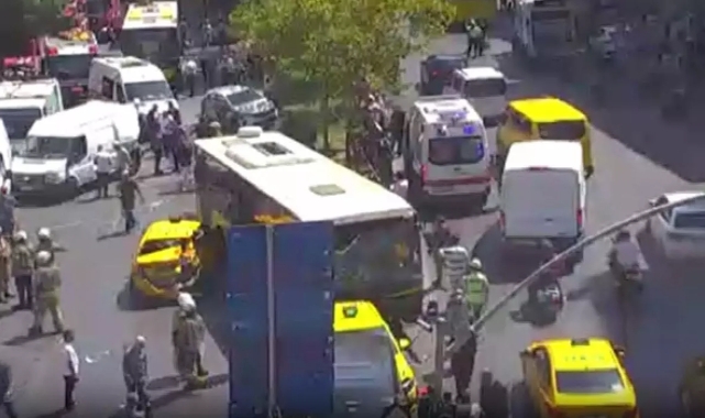 İstanbul'da zincirleme kaza: Yaralılar var!