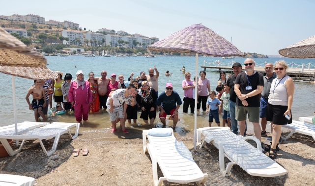 Konak Belediyesi engelli bireyler ve ailelerini denizle buluşturdu